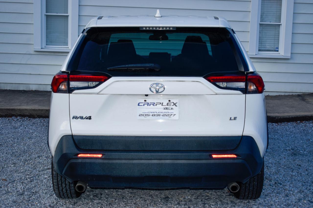 Toyota RAV4 LE 2024