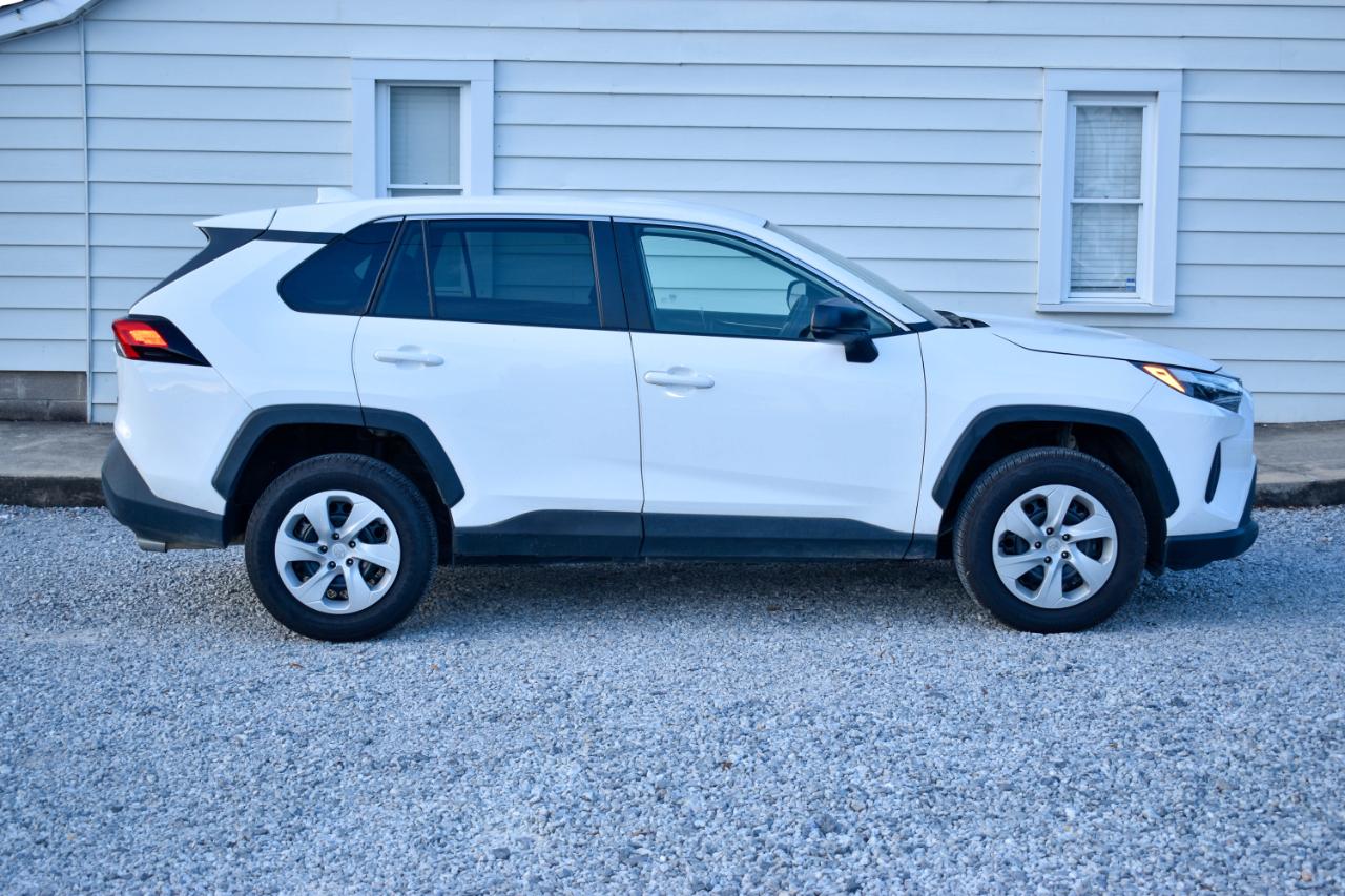 Toyota RAV4 LE 2024