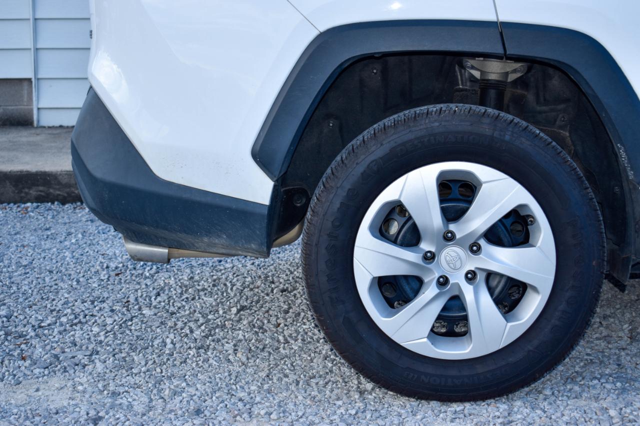 Toyota RAV4 LE 2024