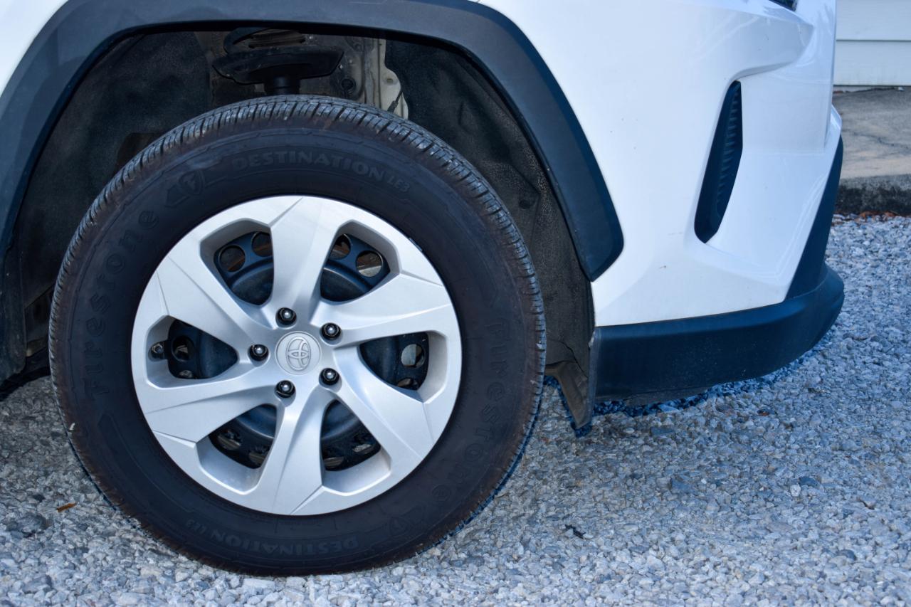 Toyota RAV4 LE 2024