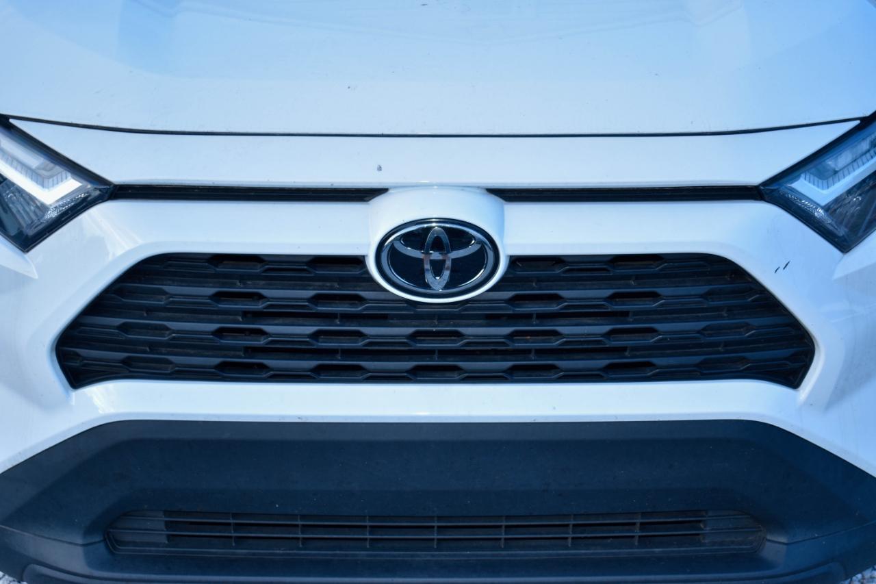 Toyota RAV4 LE 2024