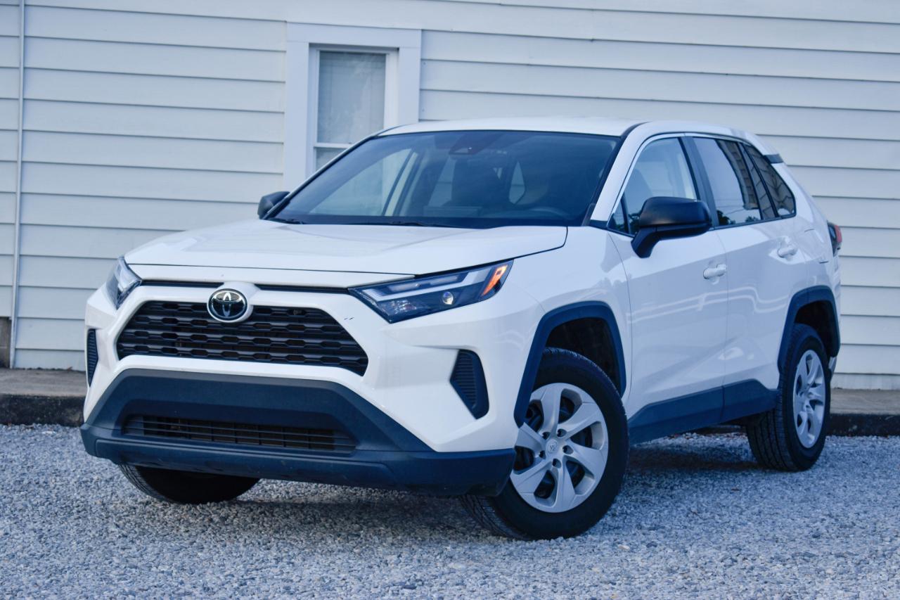 Toyota RAV4 LE 2024