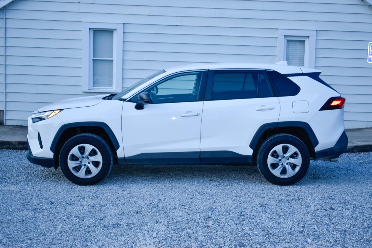 Toyota RAV4 LE 2024