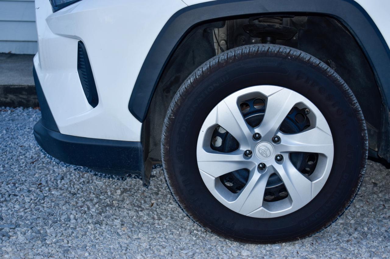 Toyota RAV4 LE 2024