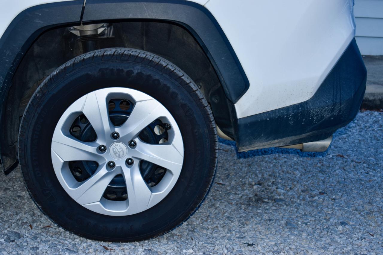 Toyota RAV4 LE 2024