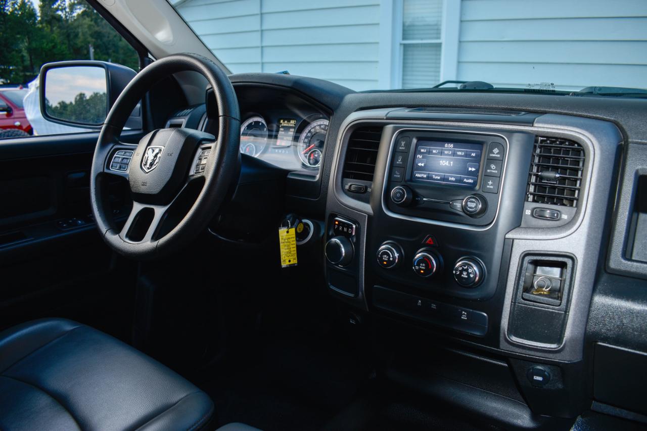 RAM 1500 Classic Tradesman Crew Cab SWB 2WD 2022