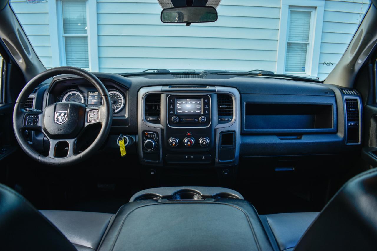 RAM 1500 Classic Tradesman Crew Cab SWB 2WD 2022