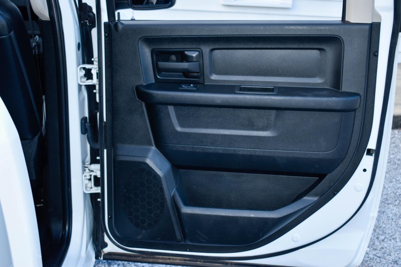RAM 1500 Classic Tradesman Crew Cab SWB 2WD 2022