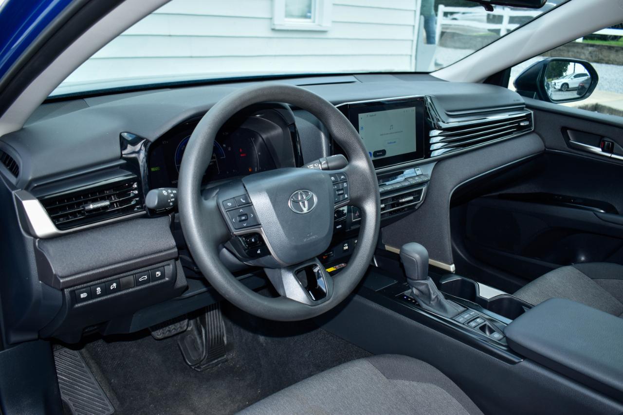 Toyota Camry Hybrid XLE 2026