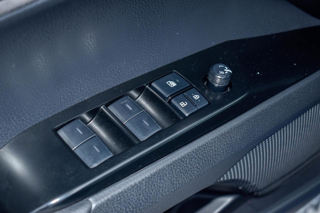 Toyota Camry Hybrid XLE 2026