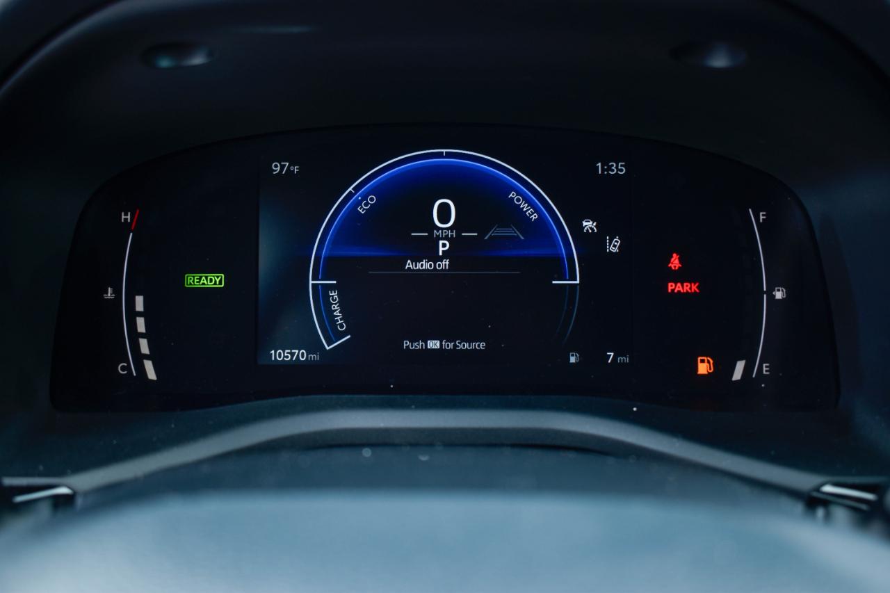 Toyota Camry Hybrid XLE 2026