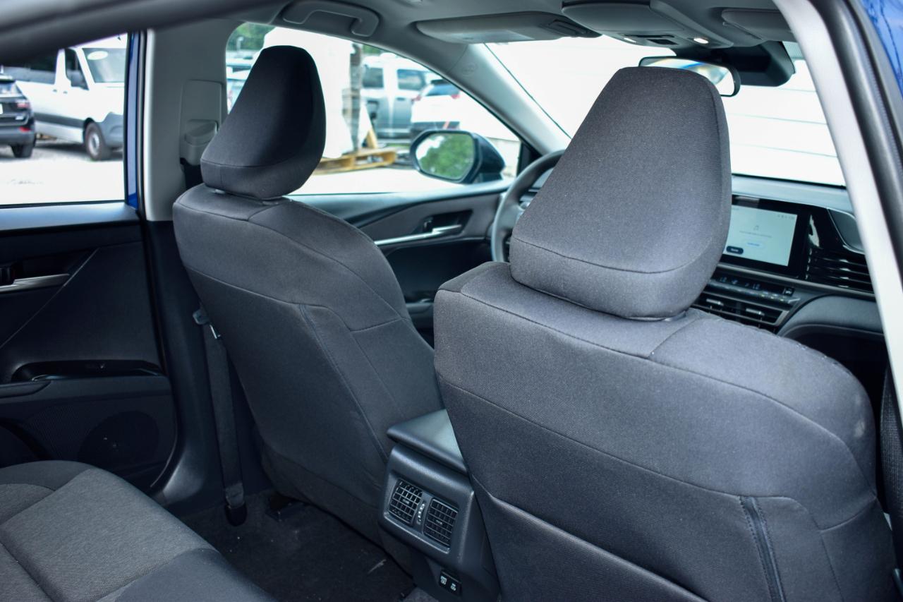 Toyota Camry Hybrid XLE 2026