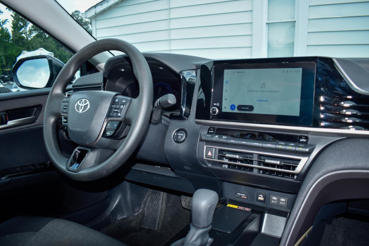 Toyota Camry Hybrid XLE 2026