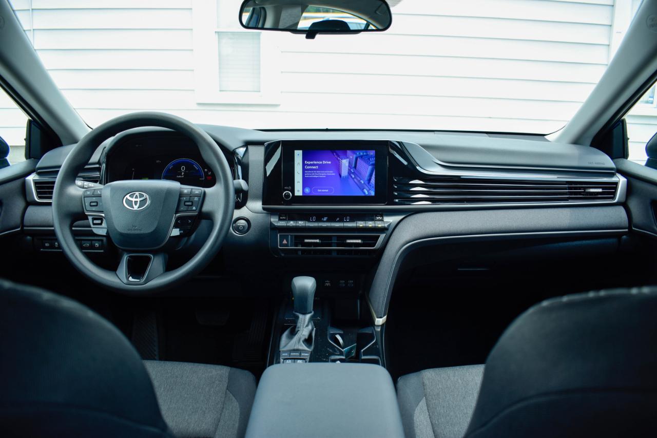Toyota Camry Hybrid XLE 2026