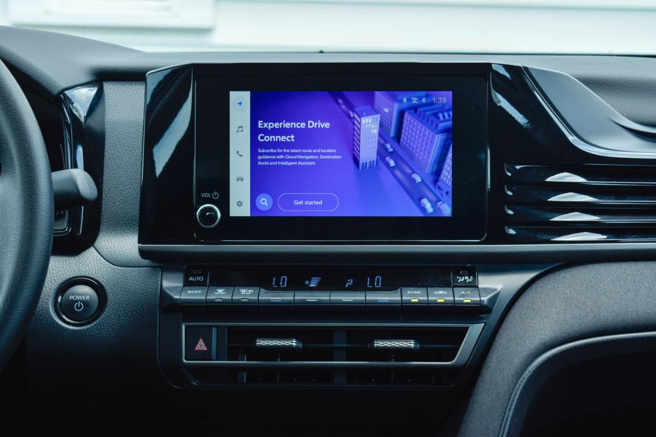 Toyota Camry Hybrid XLE 2026