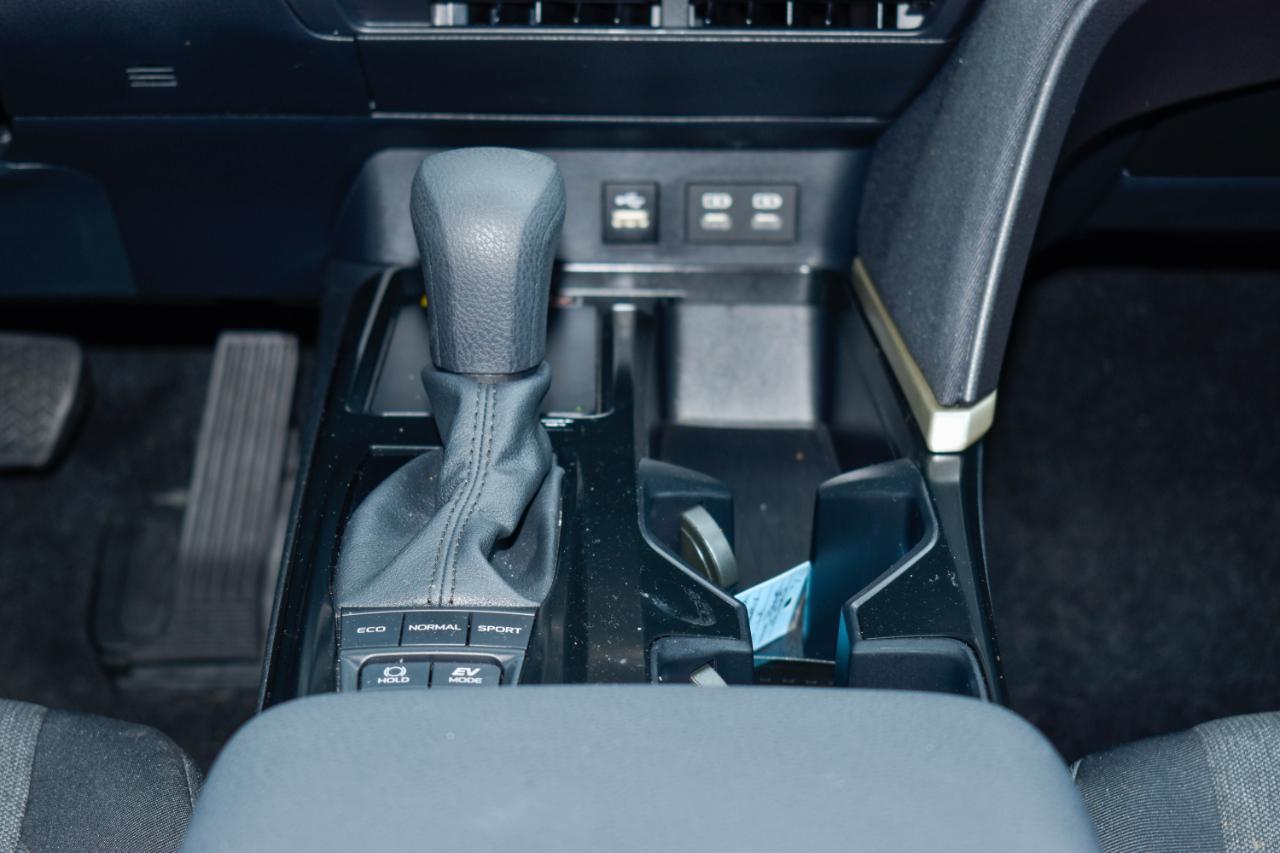 Toyota Camry Hybrid XLE 2026