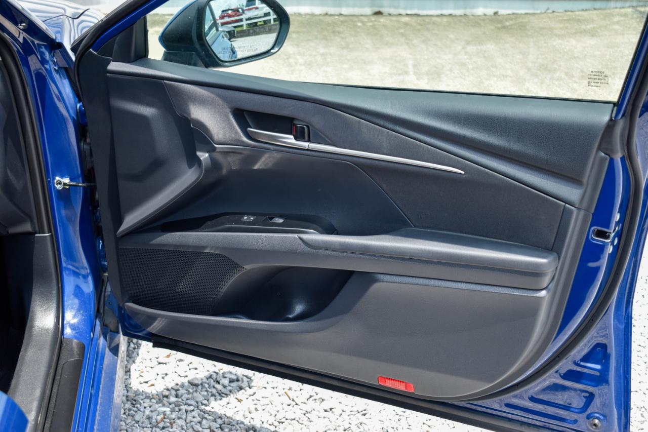 Toyota Camry Hybrid XLE 2026
