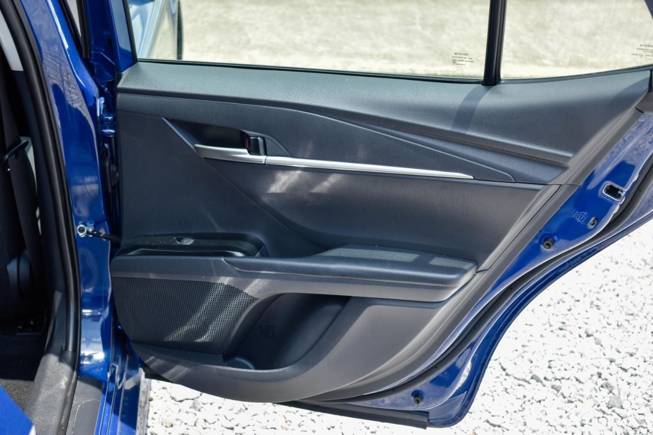 Toyota Camry Hybrid XLE 2026