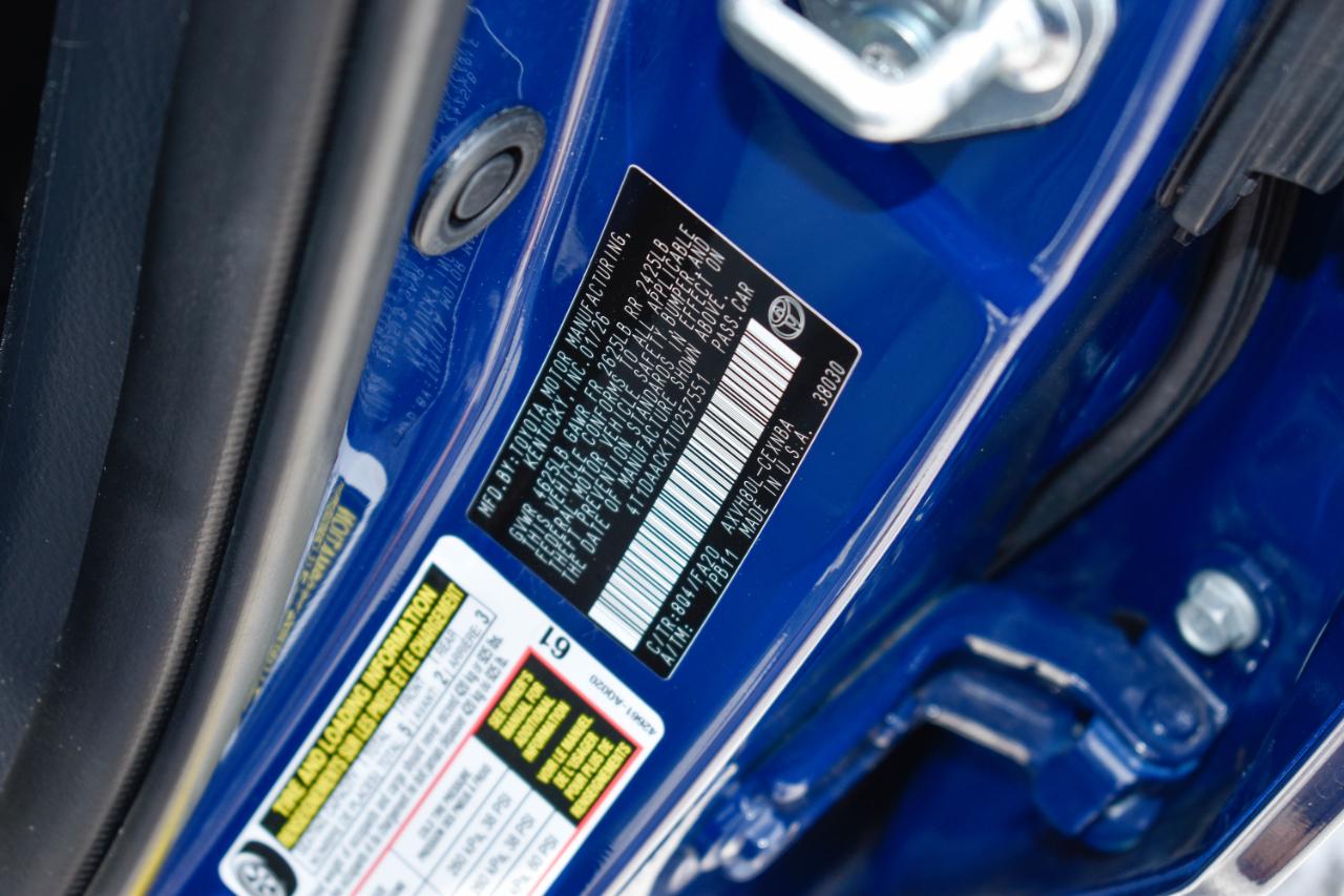 Toyota Camry Hybrid XLE 2026