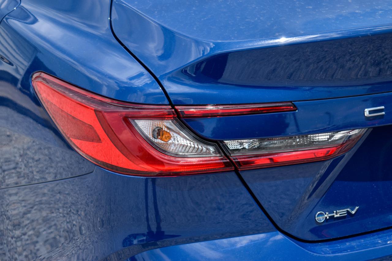 Toyota Camry Hybrid XLE 2026
