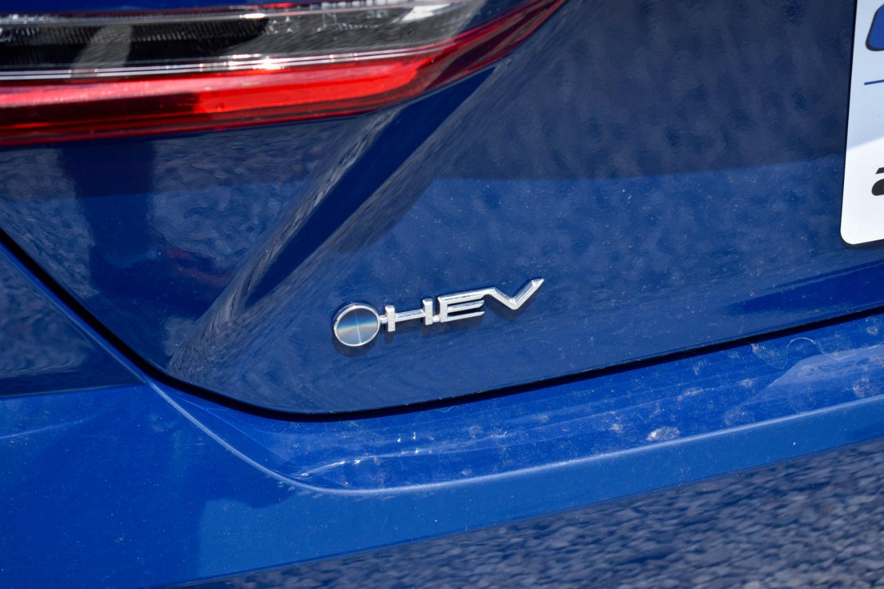 Toyota Camry Hybrid XLE 2026
