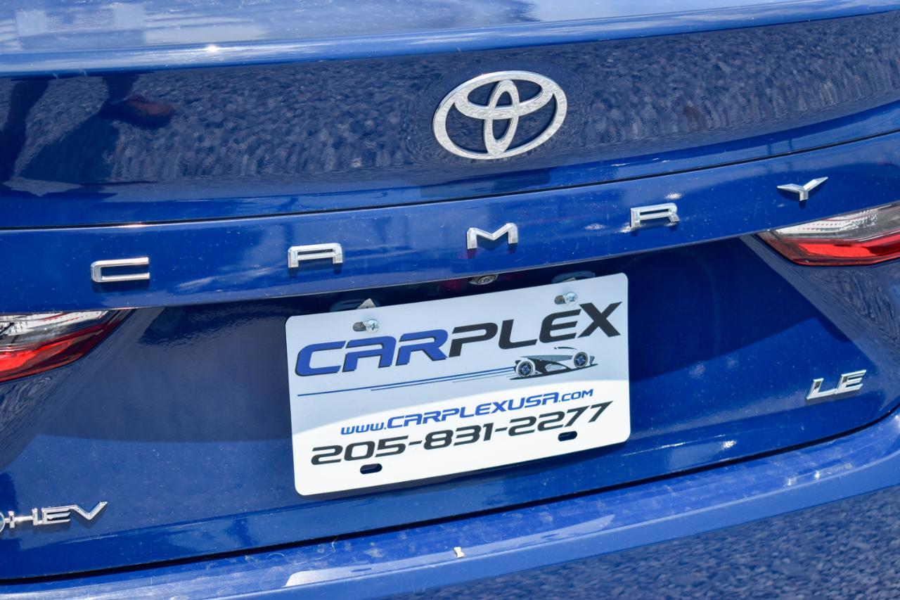 Toyota Camry Hybrid XLE 2026