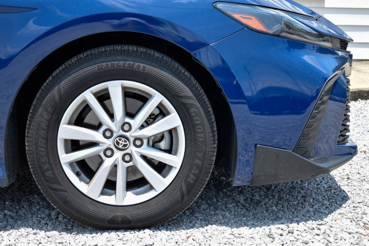 Toyota Camry Hybrid XLE 2026