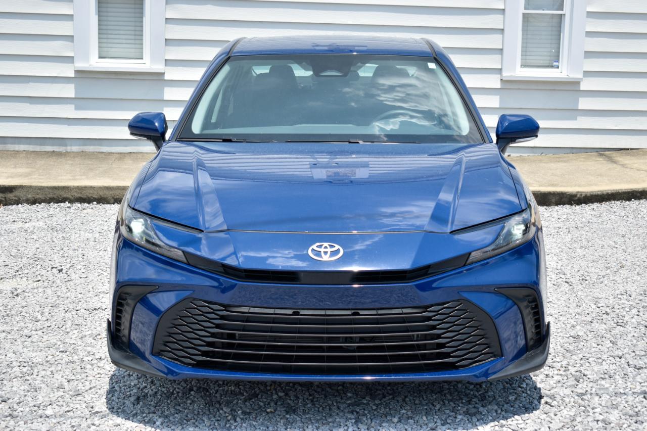 Toyota Camry Hybrid XLE 2026