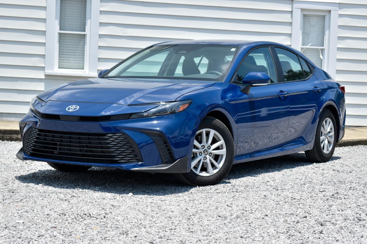 Toyota Camry Hybrid XLE 2026
