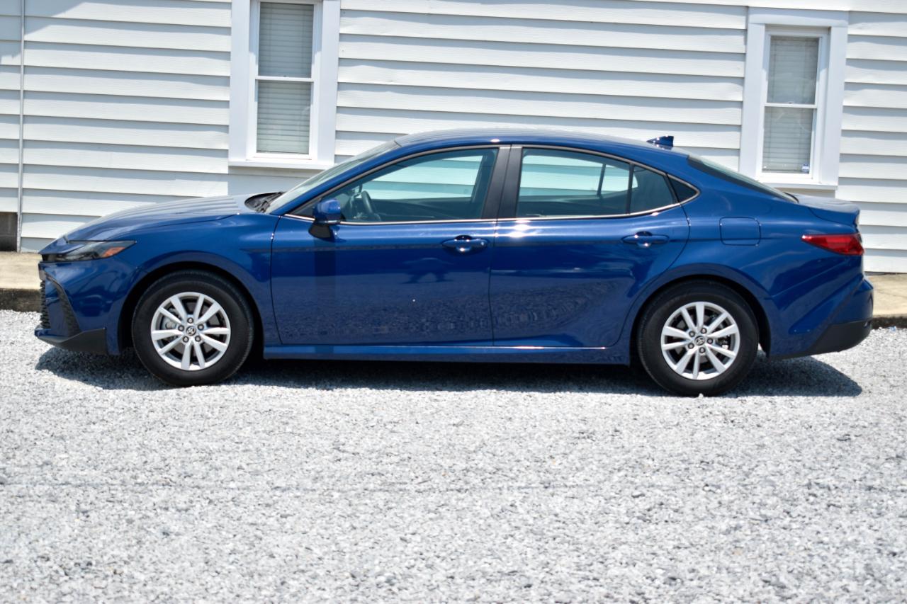 Toyota Camry Hybrid XLE 2026