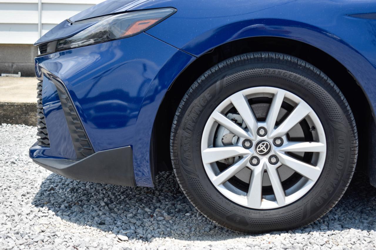 Toyota Camry Hybrid XLE 2026