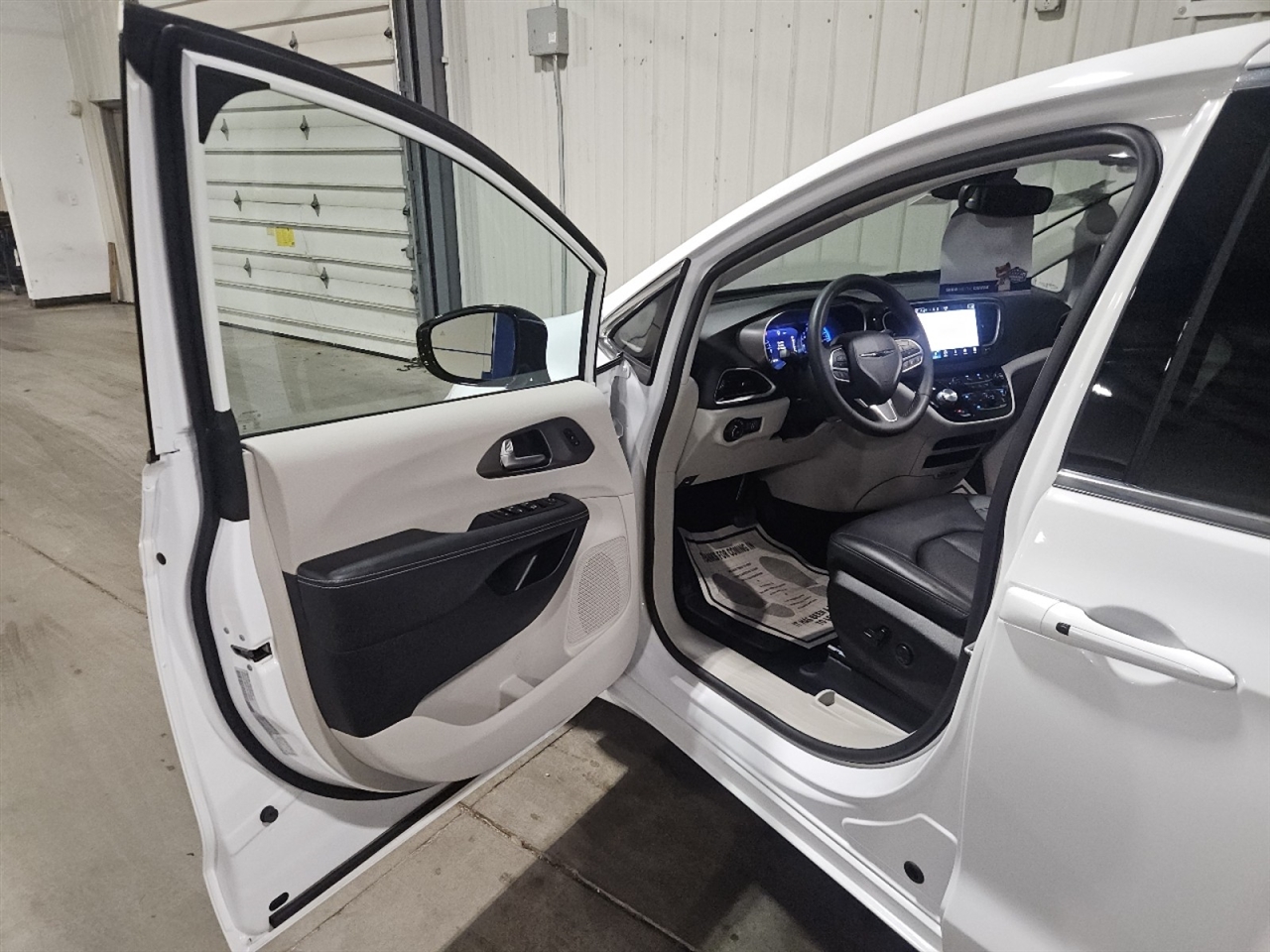 Chrysler Pacifica Touring L 2024