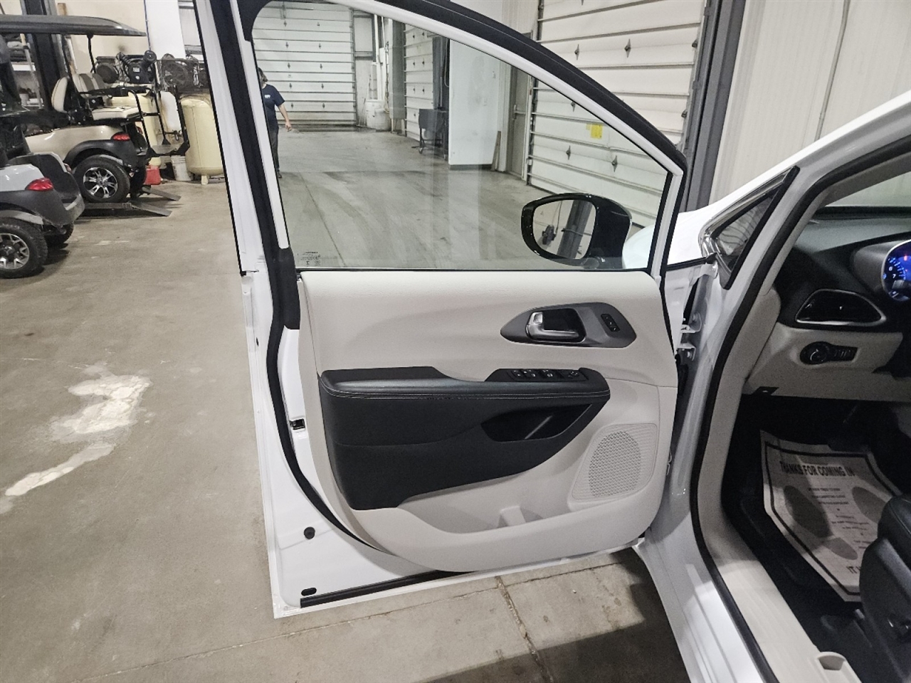 Chrysler Pacifica Touring L 2024