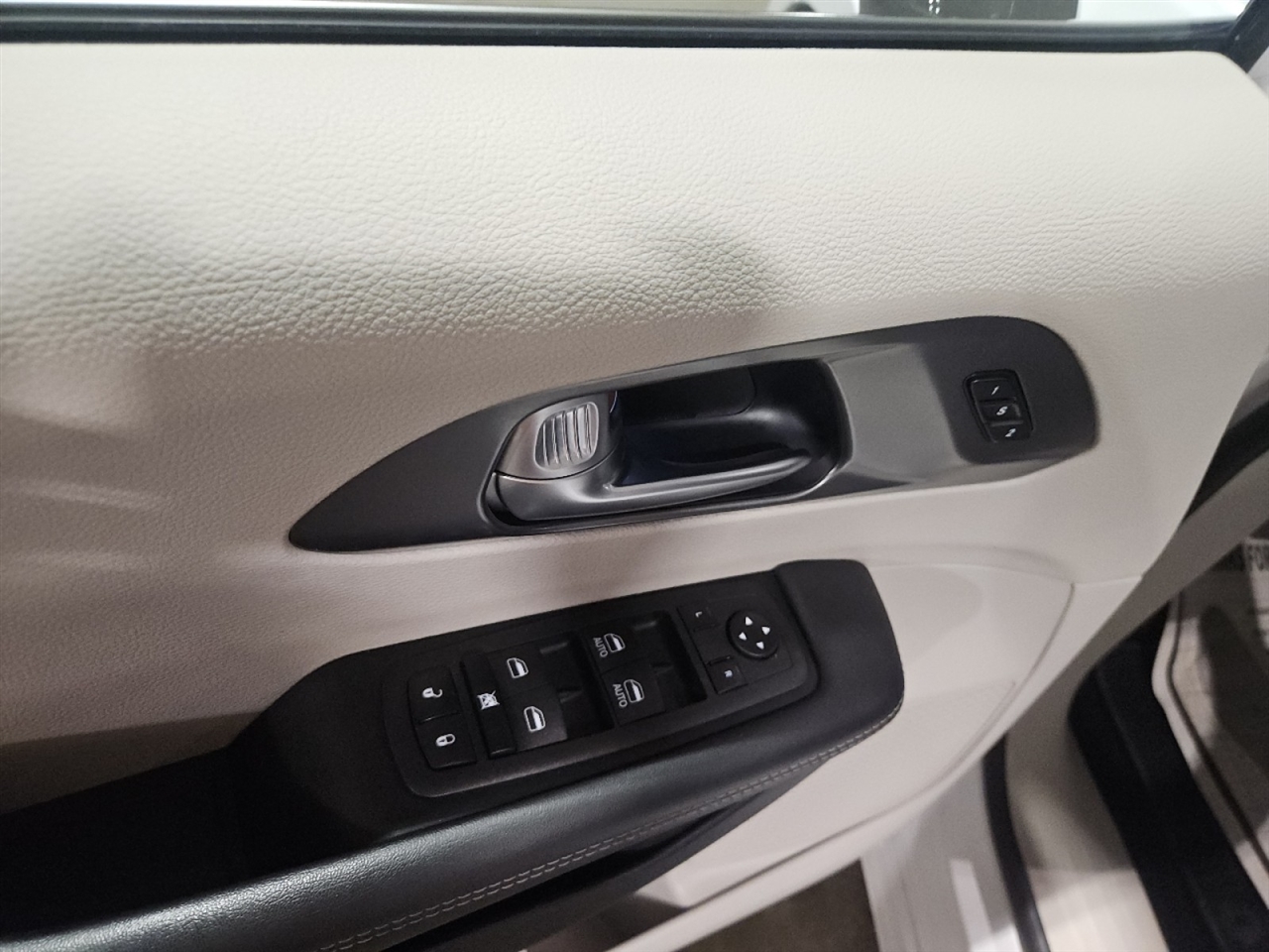 Chrysler Pacifica Touring L 2024