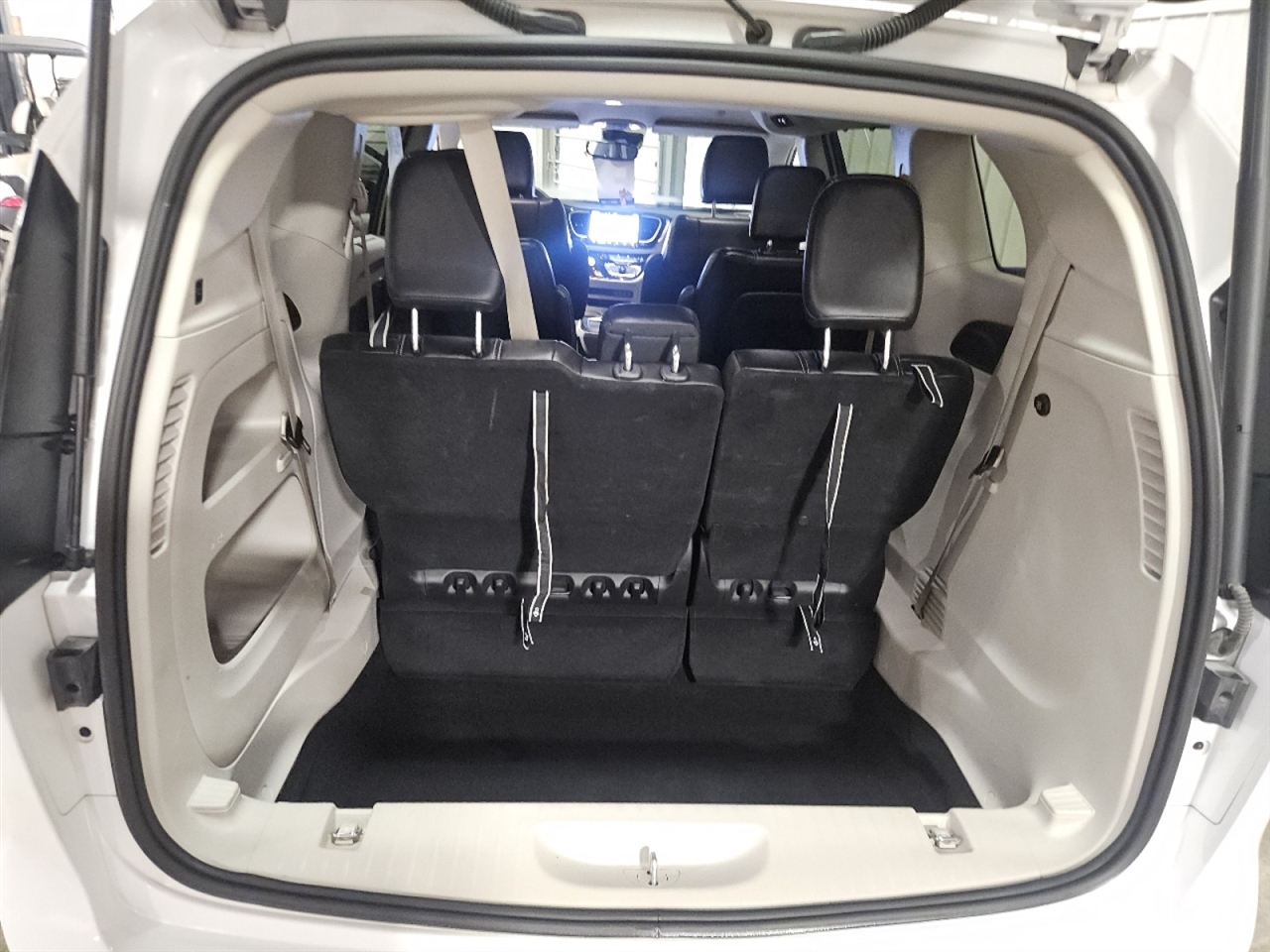 Chrysler Pacifica Touring L 2024