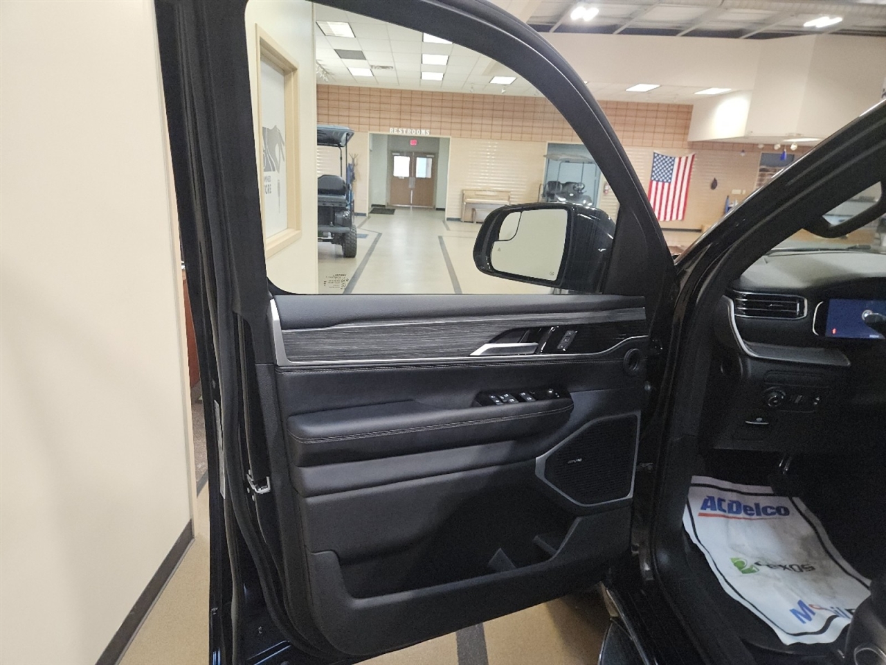 Jeep Wagoneer Series III 4WD 2024