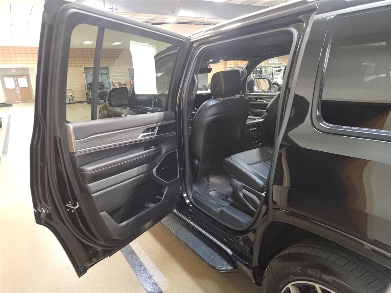 Jeep Wagoneer Series III 4WD 2024