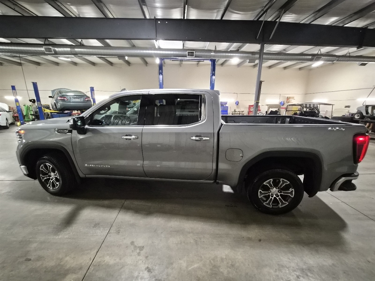 2025 GMC Sierra 1500 SLT's photo