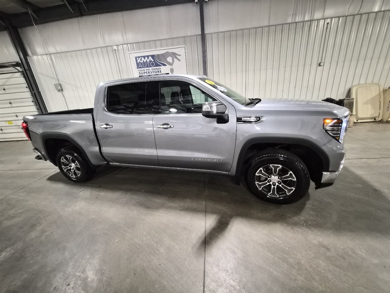 GMC Sierra 1500 SLT Crew Cab 4WD 2025
