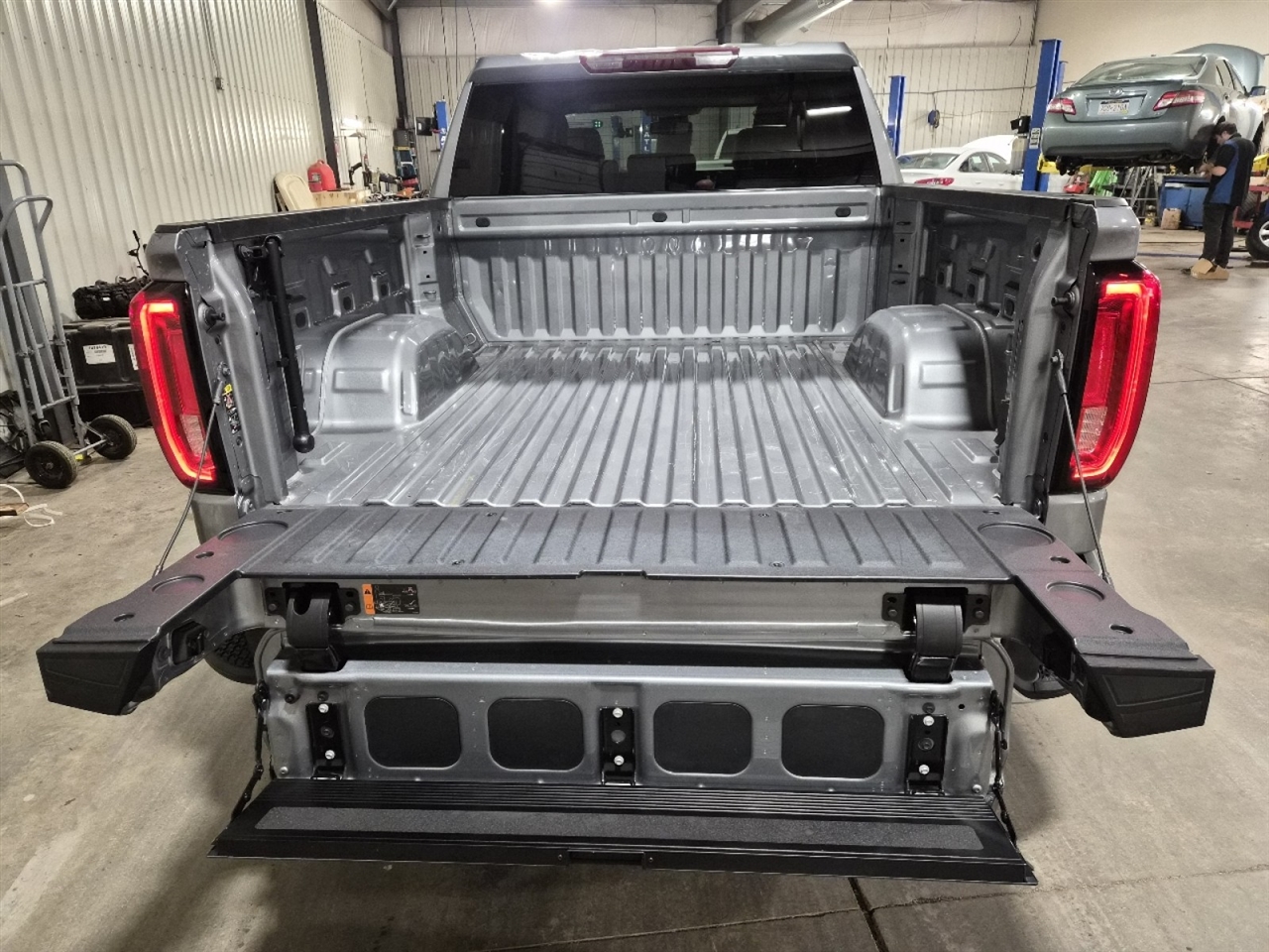 GMC Sierra 1500 SLT Crew Cab 4WD 2025
