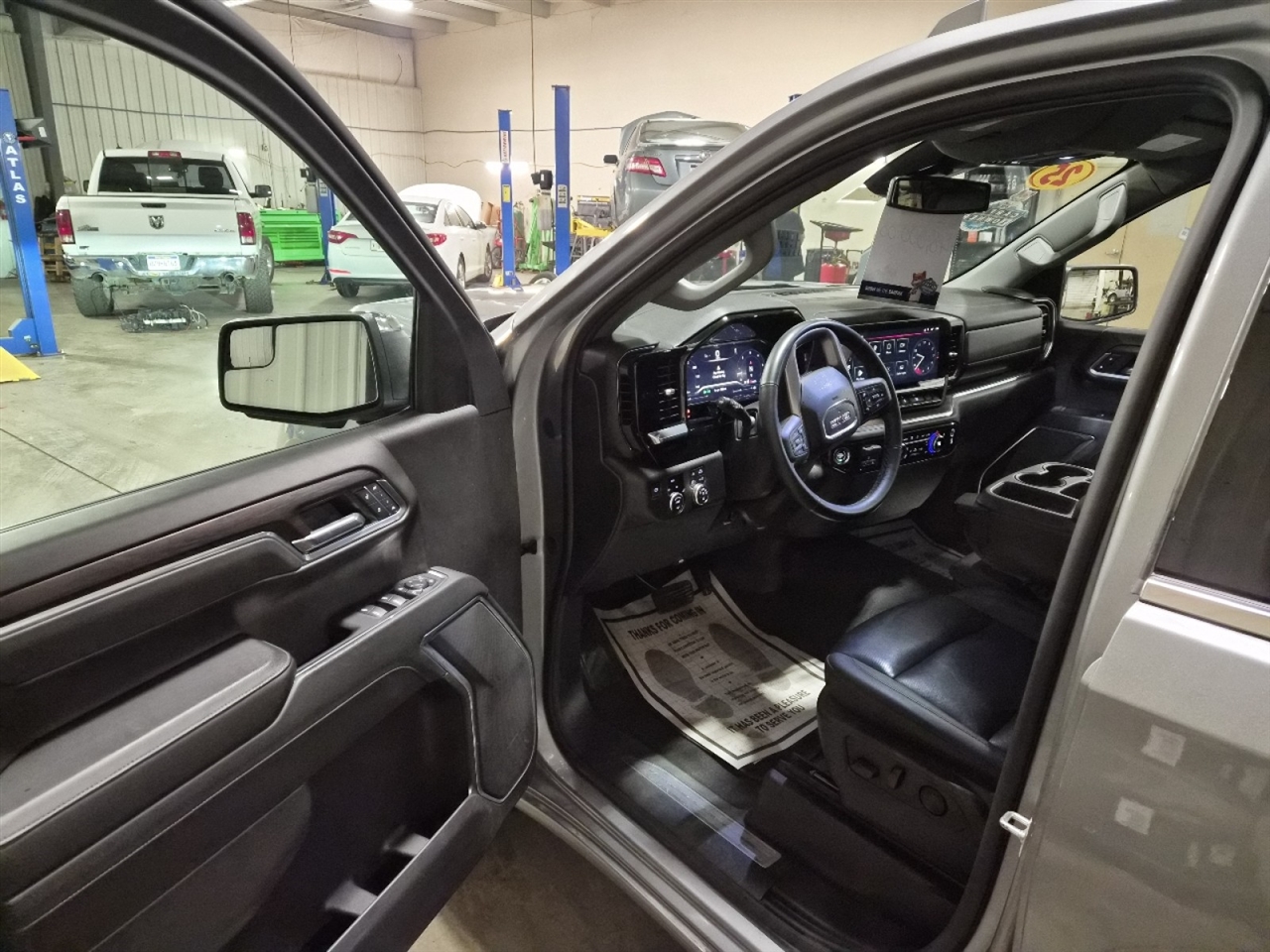 GMC Sierra 1500 SLT Crew Cab 4WD 2025