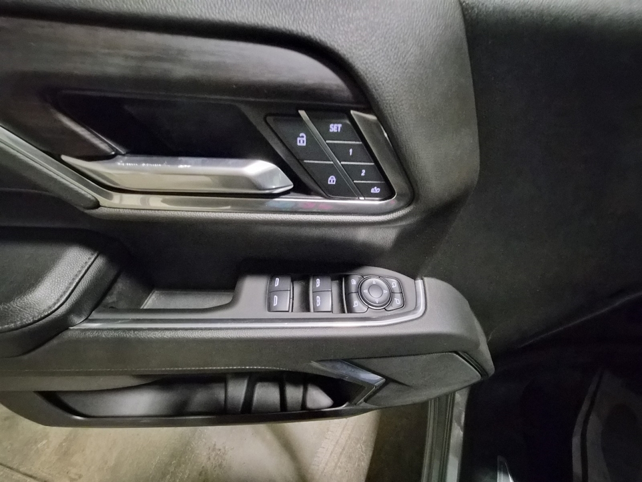 GMC Sierra 1500 SLT Crew Cab 4WD 2025