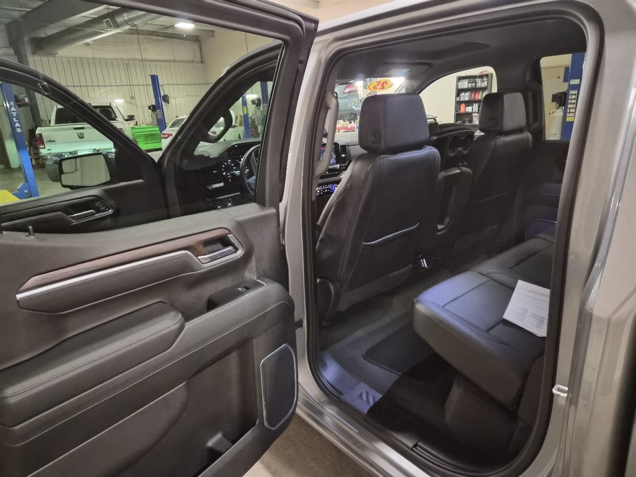 GMC Sierra 1500 SLT Crew Cab 4WD 2025