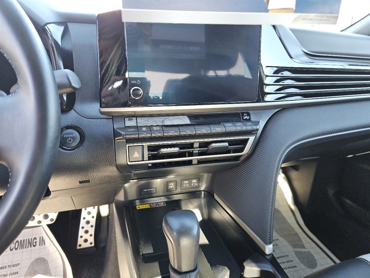 Toyota Camry Hybrid XLE 2025