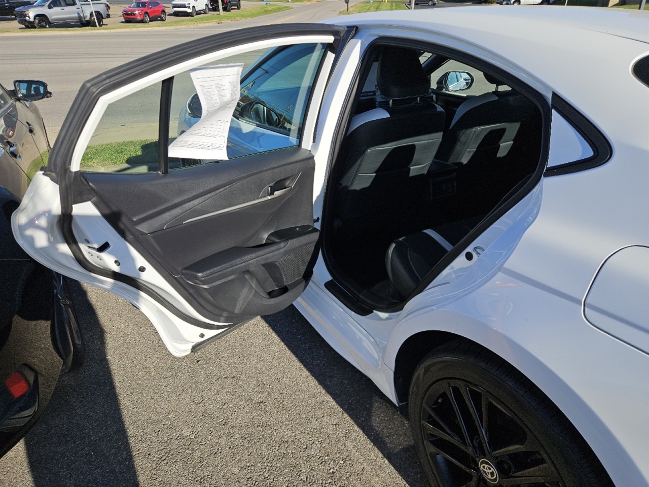 Toyota Camry Hybrid XLE 2025