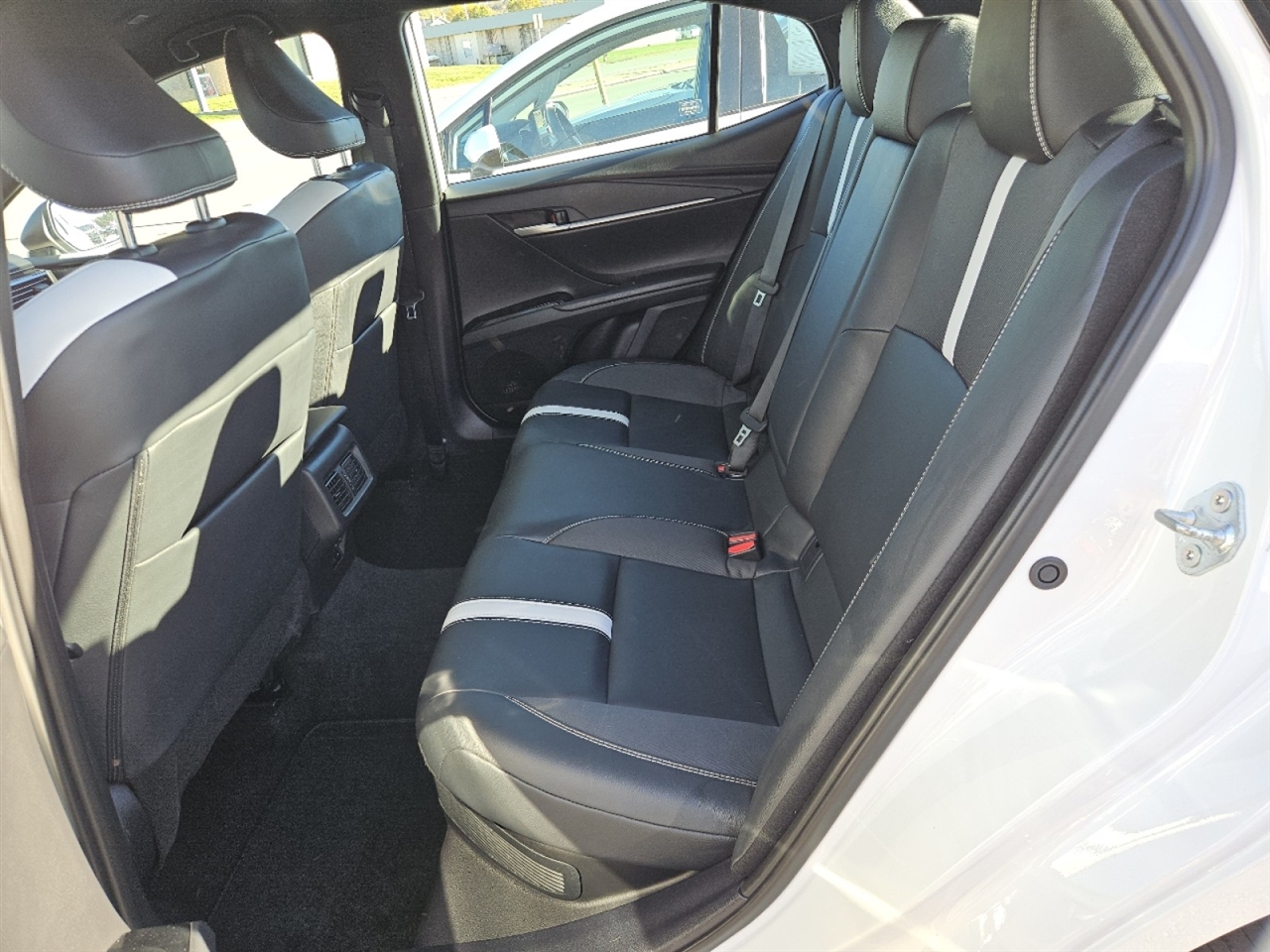 Toyota Camry Hybrid XLE 2025