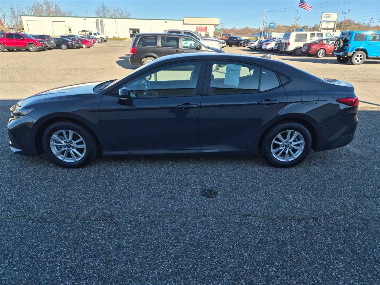 Toyota Camry Hybrid XLE 2025