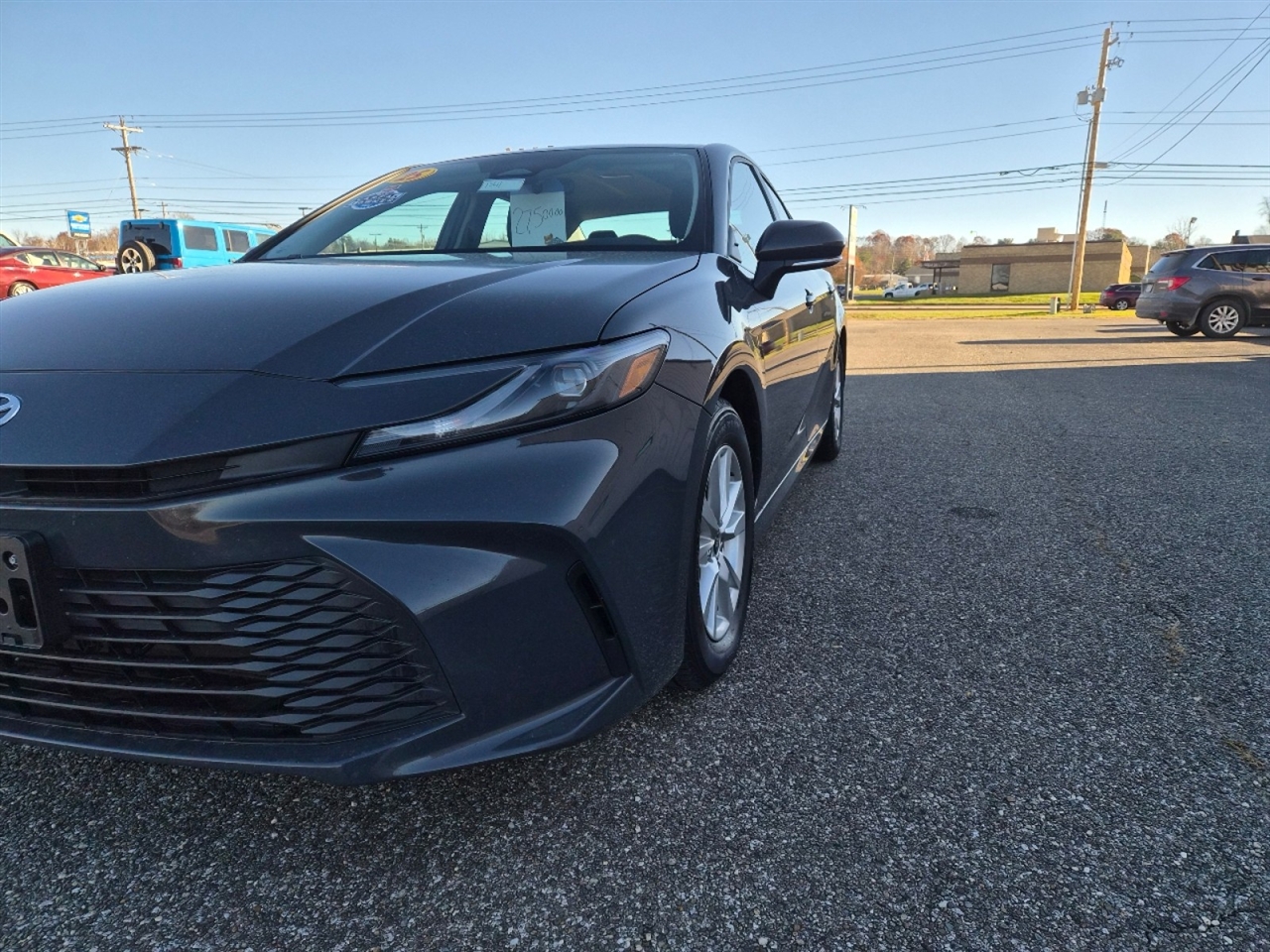 Toyota Camry Hybrid XLE 2025