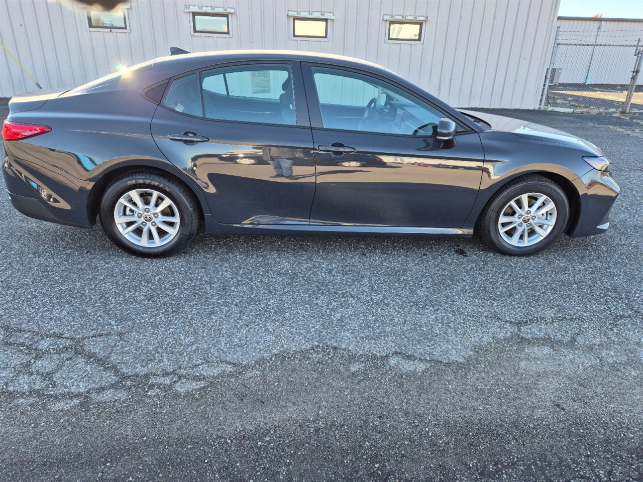 Toyota Camry Hybrid XLE 2025