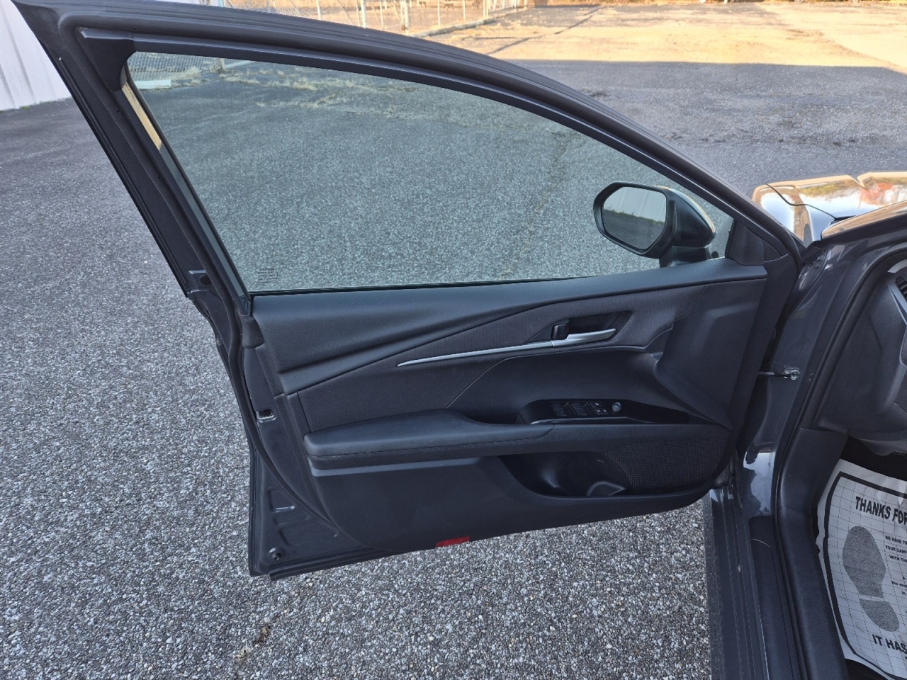 Toyota Camry Hybrid XLE 2025